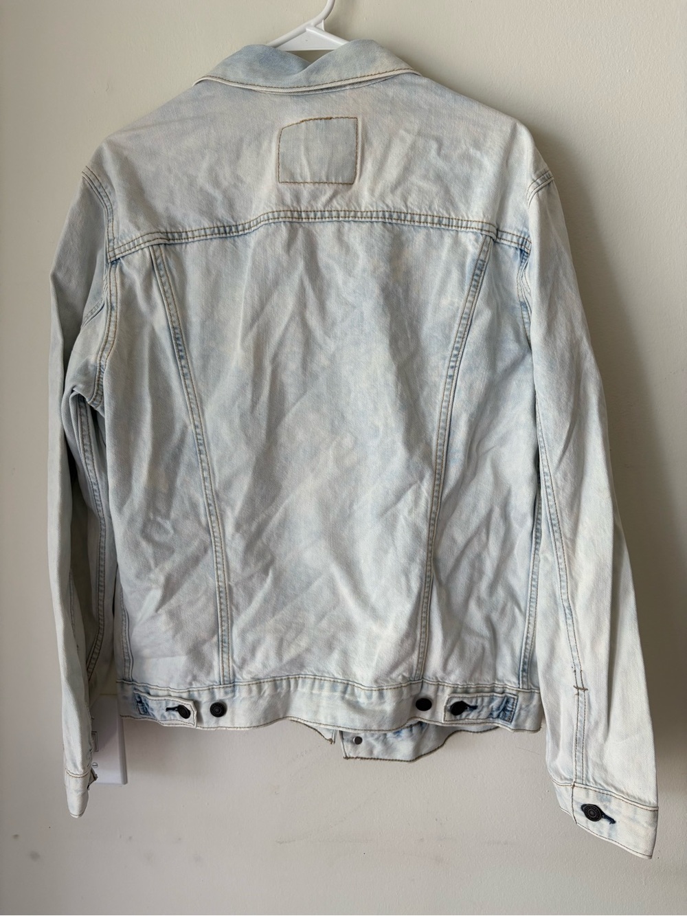 Levi's Light Blue Denim Jacket with Tan Leather Patch - Picture 9 of 12